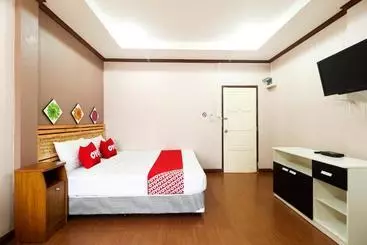 Alberg Oyo 359 Golden Nakara Place