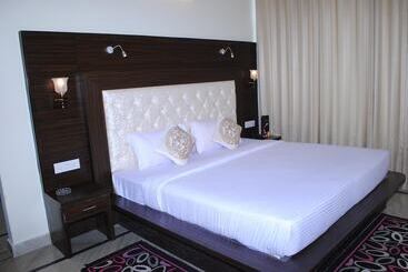 فندق Kamal Residency