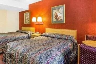 בית מלון כפרי Econo Lodge