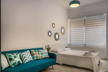 تختخواب و صبحانه Oniro