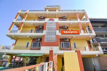 Hotell Fabexpress Bzoie Heritage