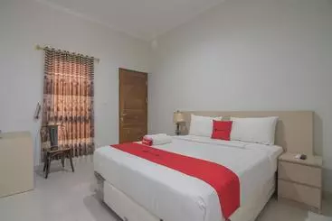 Hotel Reddoorz Near Alun Alun Kc Haurgeulis