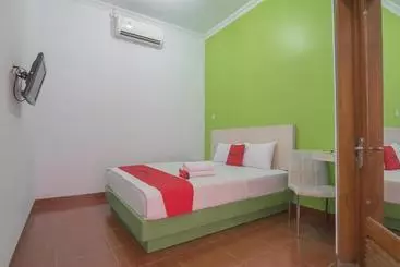 Pension Reddoorz Plus Near Alun Alun Kuningan