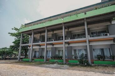 Hotelli Reddoorz Plus Near Pelabuhan Merak