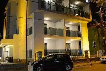 هتل Vir Villa