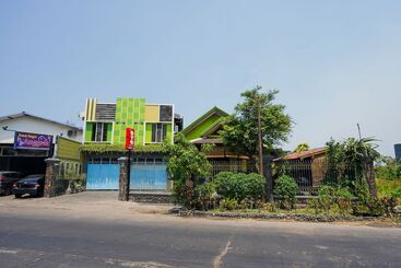 Hotell Oyo 1639 Penginapan Anggrek Syariah 1