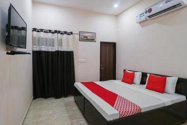 Hotel Oyo 46220  K9 Deluxe