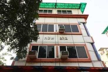 호텔 Spot On 43881 New Era Guest House