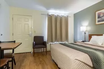 Отель Hometowne Studios By Red Roof Denver Lakewood West