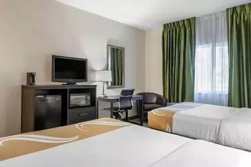 Отель Quality Inn & Suites