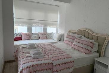 민박 Kybele Suites Alacati