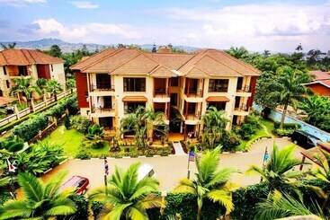 Shangri La Hotel Nyonyi Gardens