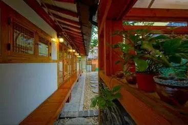 Pansiyon Jeonju Hanokmaeulsukbak Hanokmidam