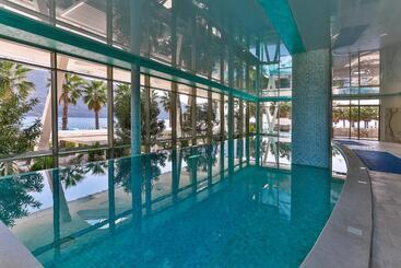 Carine Hotel Kumbor Superior