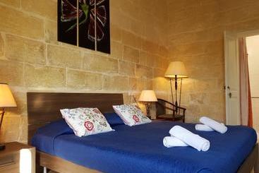 پانسیون Mizzi 87