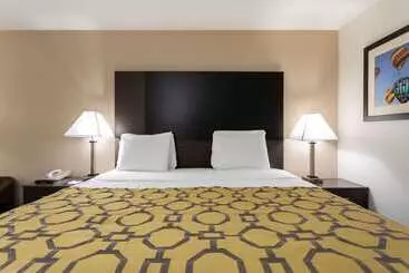 هتل Baymont By Wyndham Tallahassee