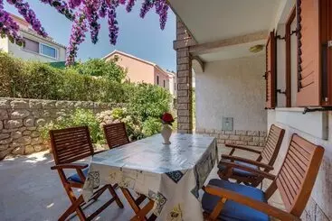 ツーリストアパートメント Bugenvilia