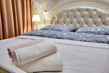 Apartments On Italianskaya 11