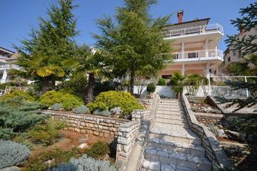 شقق خاصة سياحية Apartments Slavica