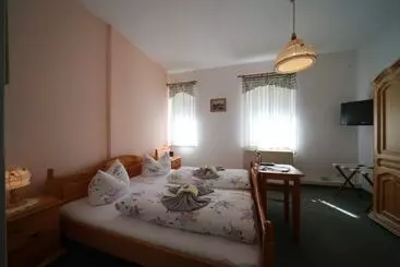 Gaststätte & Pension Lichtenhainer Wasserfall