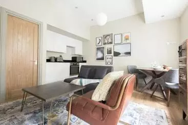 Turistihuoneistot The New Bond Street Loft   Modern 1bdr City Centre Apartment