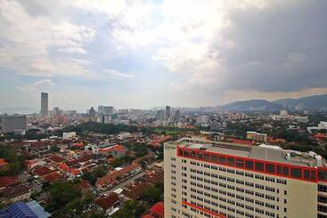 آپارتمان Staynest Suites At Gurney Drive