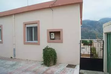 Ferienwohnungen Tourloti Village House