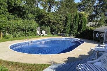 בית מלון כפרי Allen Harbor Rentals