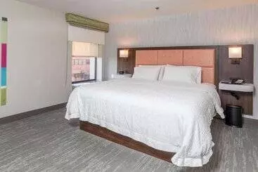 هتل Hampton Inn Williamsportdowntown