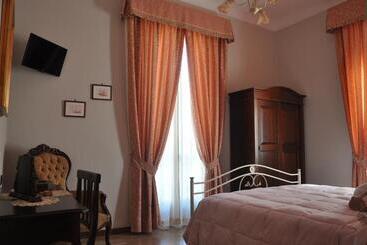 بنسيون Villa Del Poeta