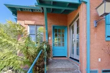 آپارتمان‌های توریست‌ها Marbella Lane Tuscan Villa With Hot Tub