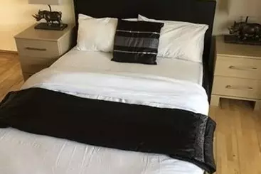 آپارتمان‌های توریست‌ها The Rhinos 6