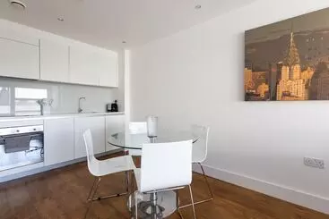 Turistihuoneistot Luxury 2 Bed Flat Parking And Close To The Tube
