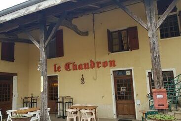 مبيت وإفطار Le Chaudron