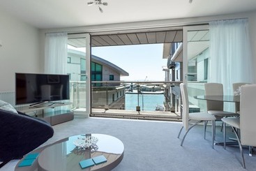 茅舍 Jibe Ho, Poole