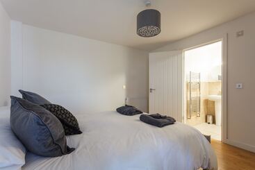 آپارتمان‌های توریست‌ها Stunning Contemporary Apartment   Free Parking   5 Minute Walk To The Beach   Great Location   Fast