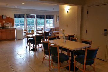 בית מלון כפרי Coastside Inn