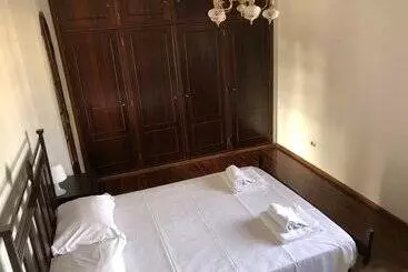 Turist apartmanları Aroeira’s Paradise Villa With Pool
