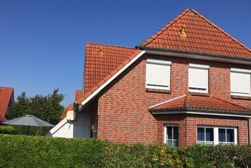 Жильё для туристов Doppelhaushälfte Hooksiel