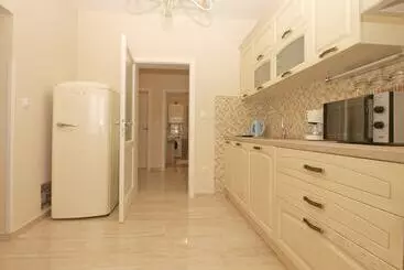 ツーリストアパートメント Apartmenst Slavica 1654