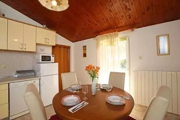 آپارتمان‌های توریست‌ها House 1325