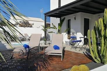 پانسیون Magma Rooms Playa Honda