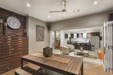 관광객 아파트 Resort Style Home Near Airport & Cbd