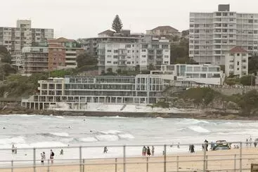 アパートメント Ocean Front Building On Bondi Beach