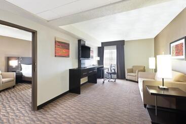 Holiday Inn Express Hotel & Suites Colby, An Ihg