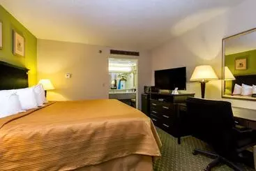 Отель Quality Inn & Suites Moline  Quad Cities