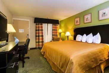 Отель Quality Inn & Suites Moline  Quad Cities