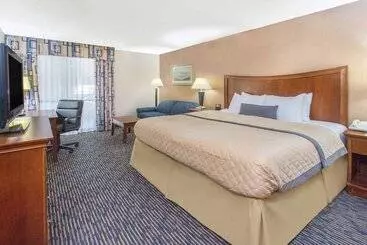 Отель Wyndham Garden Conference Center Champaign/urbana