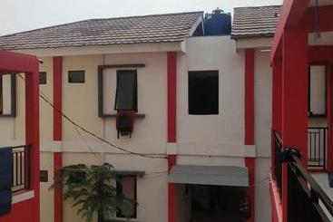 Hotel Oyo 1875 Merah Putih Syariah