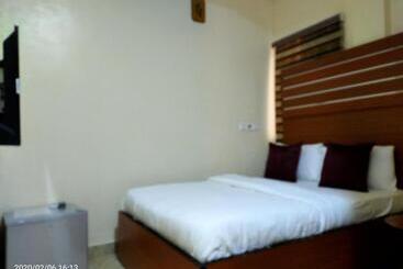 Alim Royal Hotel And Suite